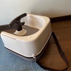 中古品の持ち運べれるベビーチェアの画像