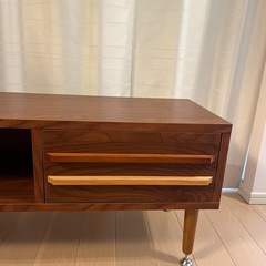 テレビボードの画像