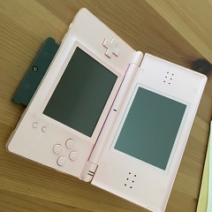 DS lite 状態的には美品かと思われます。 動作未確認 コードとペン紛失　ソフトもセットの画像