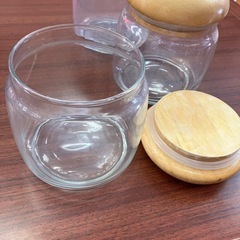 ガラスの保存容器の画像