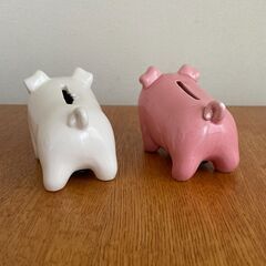 ブタのペア貯金箱の画像