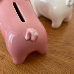 ブタのペア貯金箱の画像