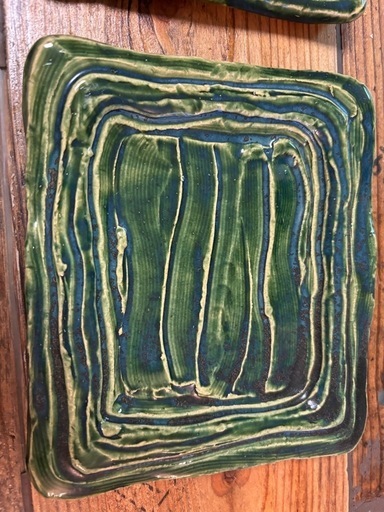 織部焼　濃いい緑がハッキリと出ているお皿