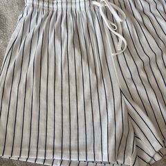 H&Mショートパンツ　ストライプの画像
