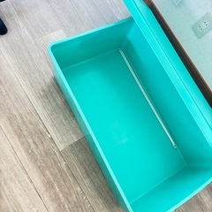 ティファニーブルーの衣裳ケースの画像