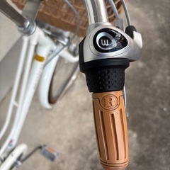 ブリヂストン26インチカジュナ白自転車の画像