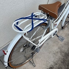 ブリヂストン26インチカジュナ白自転車の画像