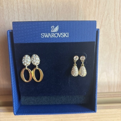 スワロスキー2種類ピアス　美品