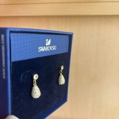 スワロスキー2種類ピアス　美品の画像