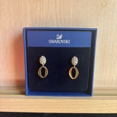 スワロスキー2種類ピアス　美品の画像
