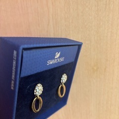 スワロスキー2種類ピアス　美品の画像