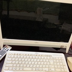 Fujitsu 一体型デスクトップPC ホワイトの画像