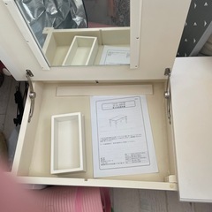 コスメテーブル　ドレッサーテーブル　センターテーブル　
鏡と収納つきの画像