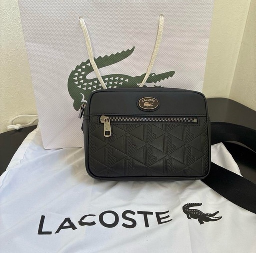 ?LACOSTE?ショルダーバッグ
