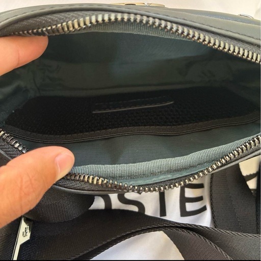 ?LACOSTE?ショルダーバッグ
