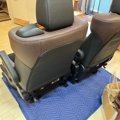 アルファード　キャプテンシート　オットマン付き
の画像