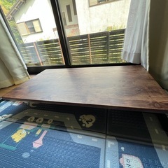昇降型テーブルの画像
