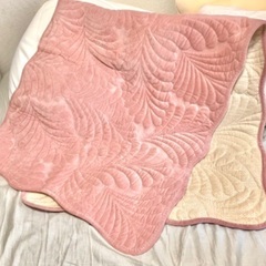 新品未使用　キルティングラグマット　ピンクの画像