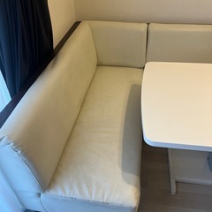 ダイニングテーブルの画像