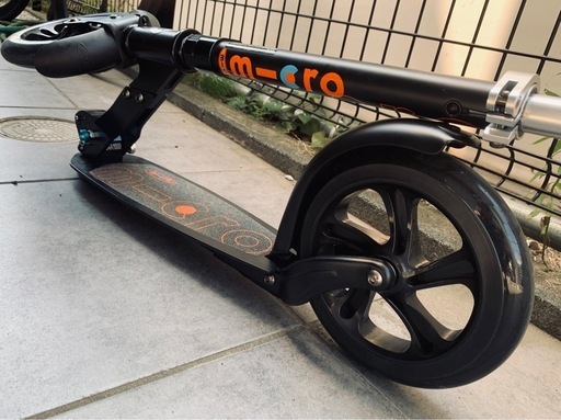 【希少 カラー】　Micro Scooter Black キックボード 折りたたみ可　大人向け マイクロスクーター