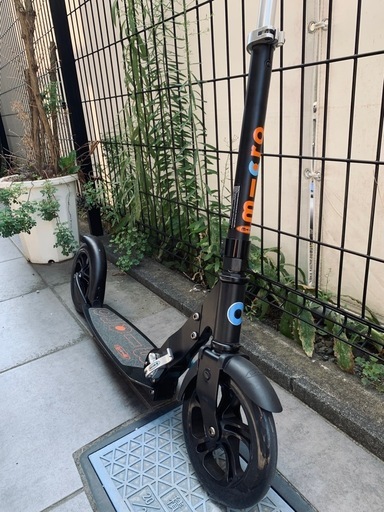 【希少 カラー】　Micro Scooter Black キックボード 折りたたみ可　大人向け マイクロスクーター