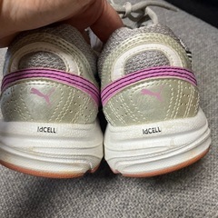 PUMAランニングシューズの画像
