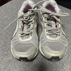 PUMAランニングシューズの画像