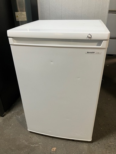 K2508-630 シャープ ノンフロン冷凍庫 2018年製　FJ-HS9X-W 通電確認済　キズ汚れ有り