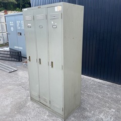 3連ロッカーの画像