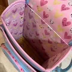 水色ハートの刺繍が可愛いランドセルの画像