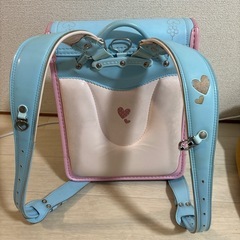 水色ハートの刺繍が可愛いランドセルの画像
