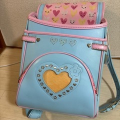 水色ハートの刺繍が可愛いランドセルの画像