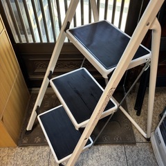 ●ライフハイト ３段折りたたみ脚立●の画像