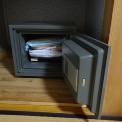 ダイヤル式耐火金庫　Ａ４サイズ書類の画像