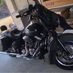 　連絡待ってます！Harley-Davidson FLHXの画像