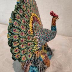 孔雀の置物　陶器の画像