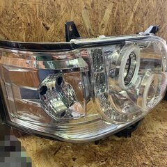 トヨタ200系ハイエース3型用社外品ヘッドライト左右セットイカリングプロジェクターの画像