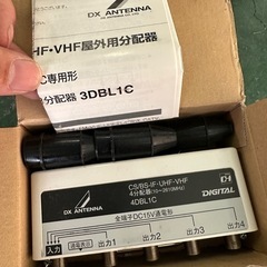 未使用品　DXアンテナ　4分配器　全電通　UHF,BS,CS,VHFの画像