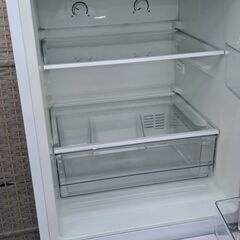 【リサイクルショップどりーむ鹿大前店】No.2542　冷蔵庫　薄ピンク　ハイアール　148L　2018年製　おススメ商品です🎵　パッキンにカビ有(´;ω;｀)の画像