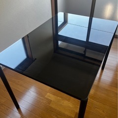 ダイニングテーブルの画像