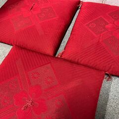 座布団 3枚セットレッド 法事 催事 茶室 和室 客間 集まり 幅56cm×奥行60cm×高さ8cmの画像