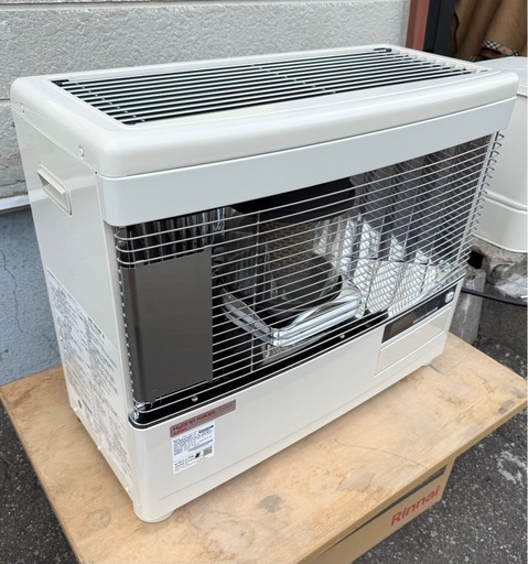 札幌市内配送可 美品 21年製 サンポット カベック FF式輻射石油ストーブ FFR-7011RF A 木造18畳/コンクリート29畳