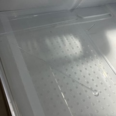 O2508-635 シャープ ノンフロン冷凍冷蔵庫 SJ-14E7-KW 2020年製 動作確認済み キズ汚れ有りの画像