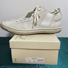 日本製スニーカーの画像