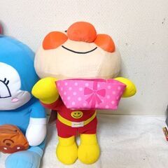 アンパンマン小物入れ付き特大寝そべりぬいぐるみ＆コキンちゃん小物入れ付き特大ぬいぐるみの画像