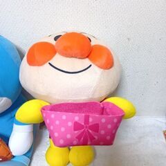 アンパンマン小物入れ付き特大寝そべりぬいぐるみ＆コキンちゃん小物入れ付き特大ぬいぐるみの画像