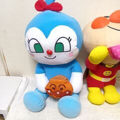 アンパンマン小物入れ付き特大寝そべりぬいぐるみ＆コキンちゃん小物入れ付き特大ぬいぐるみの画像