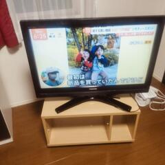 テレビとテレビ台の画像
