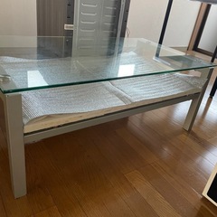 ガラステーブルの画像