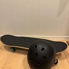 スケートボード&ヘルメットの画像